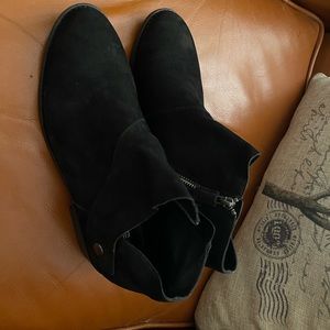 EUC Size 8 1/2 Eileen Fisher black leather suede booties